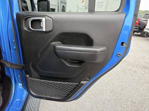 Used 2023 Jeep Gladiator Mojave w/ Cold Weather Group AWD/4WD image 15