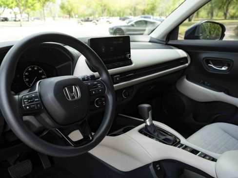 Used 2025 Honda HR-V LX image 16