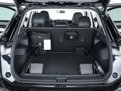 New 2026 Volkswagen Tiguan SE AWD/4WD image 68