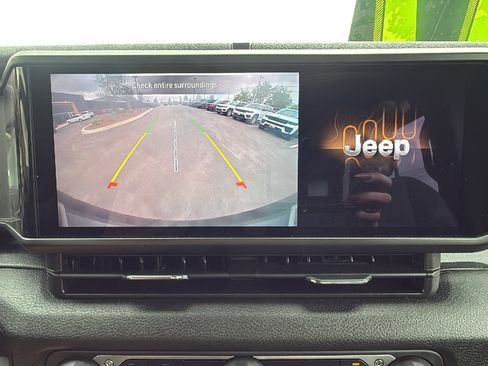 Used 2024 Jeep Wrangler Unlimited w/ Convenience Group AWD/4WD image 23