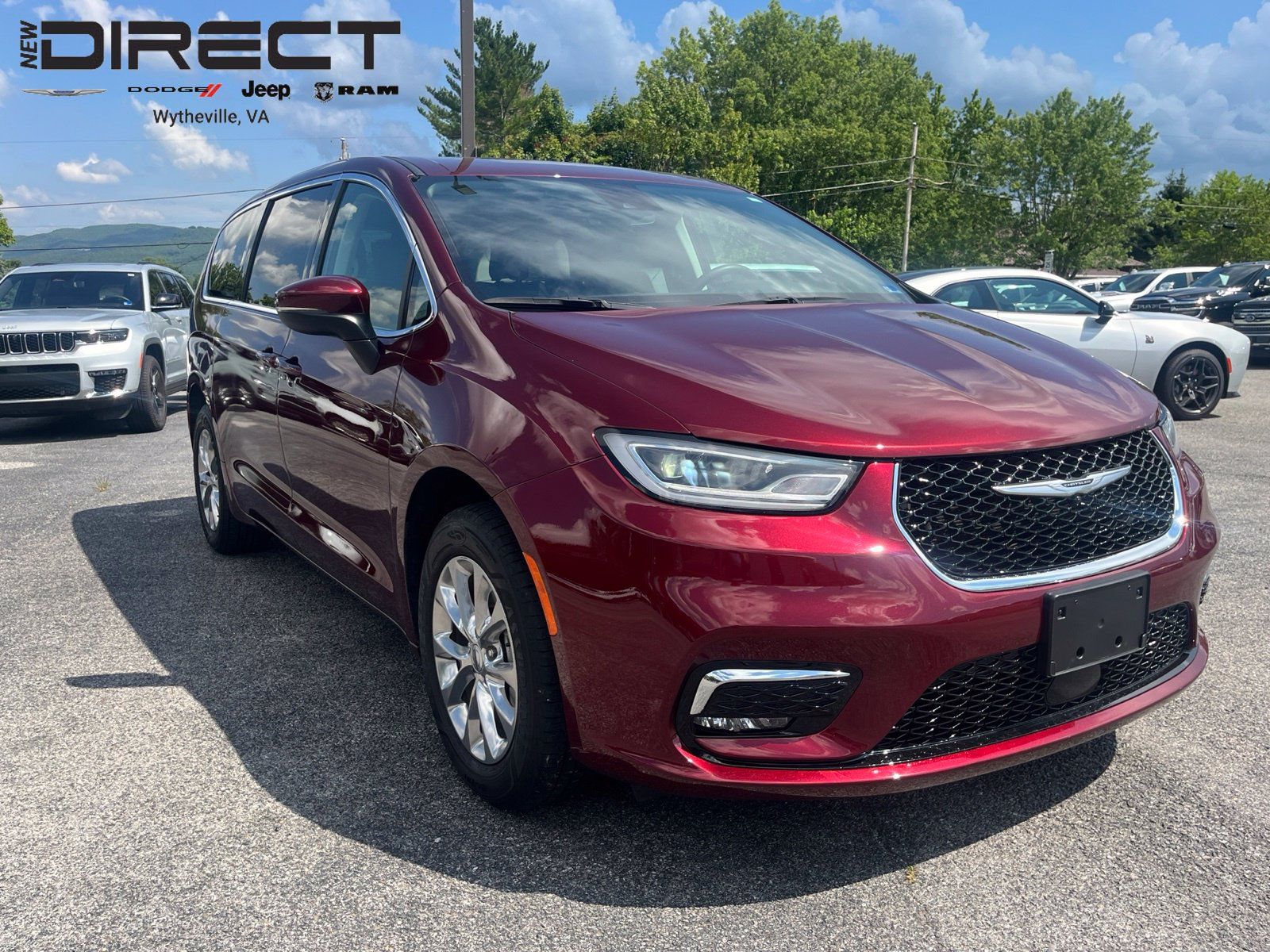 Used 2023 Chrysler Pacifica Touring-L w/ Uconnect Theater Family Group AWD/4WD image 10