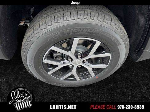 New 2025 Jeep Grand Cherokee Limited w/ Luxury Tech Group II image 9