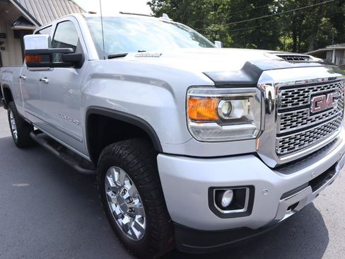 Used 2018 GMC Sierra 2500 Denali w/ Duramax Plus Package AWD/4WD image 3