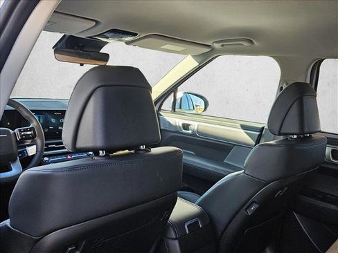 Used 2025 Hyundai Santa Fe SEL FWD image 12