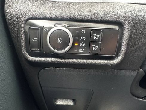 Used 2024 Ford Explorer XLT w/ Equipment Group 202A AWD/4WD image 17