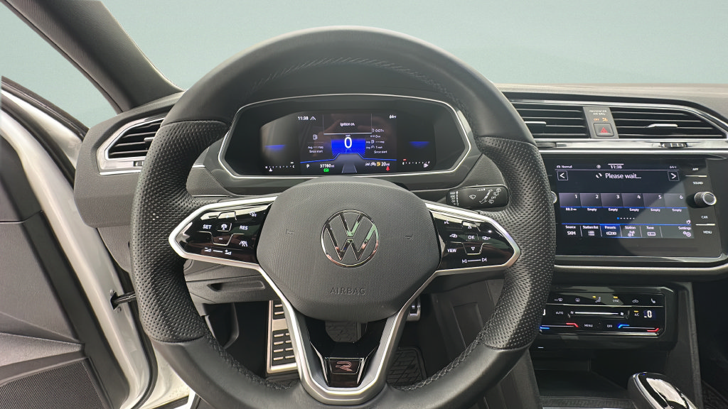 Used 2024 Volkswagen Tiguan SE R-Line AWD/4WD image 15