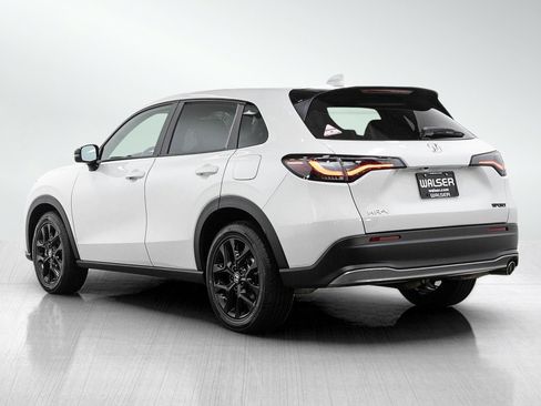 Used 2024 Honda HR-V Sport image 3
