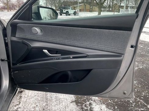 Certified 2024 Hyundai Elantra Limited image 25