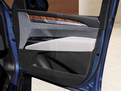 Certified 2025 Cadillac Escalade Sport Platinum w/ LPO, ONYX Package image 30