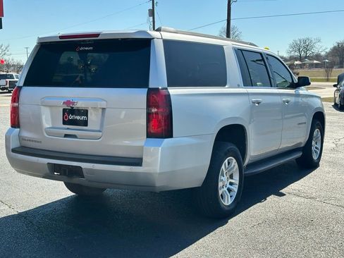 Used 2018 Chevrolet Suburban LT image 6