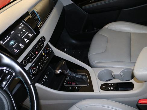 Used 2018 Kia Niro EX Premium image 54