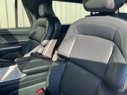 Used 2025 Lincoln Navigator L Reserve w/ Jet Appearance Package image 22