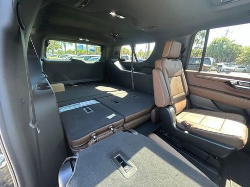 New 2026 Chevrolet Suburban High Country AWD/4WD image 22