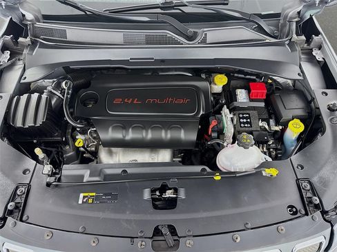Used 2022 Jeep Compass Latitude FWD image 29