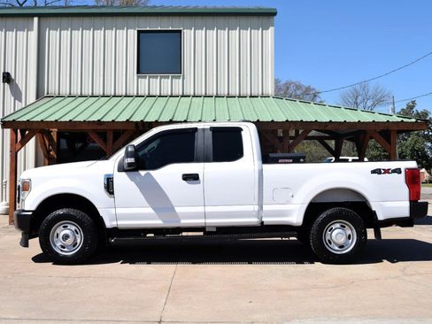 Used 2022 Ford F250 XL w/ Power Equipment Group image 2