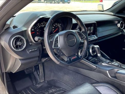 Used 2016 Chevrolet Camaro SS RWD image 12