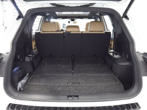 Used 2023 Volkswagen Tiguan SE R-Line FWD image 16