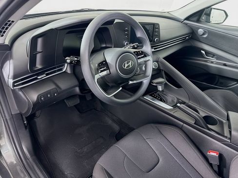 Certified 2026 Hyundai Elantra SE FWD image 9
