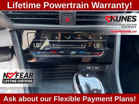 Used 2025 Volkswagen Jetta SE FWD image 23