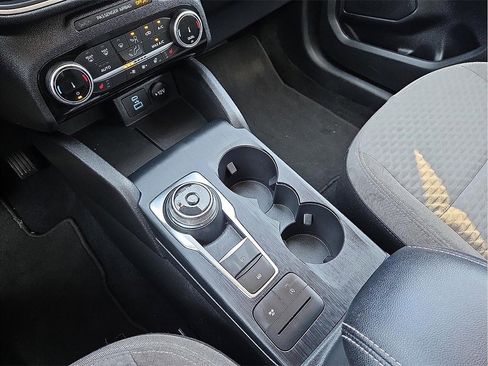 Used 2022 Ford Escape SE w/ SE Sport Appearance Package image 25