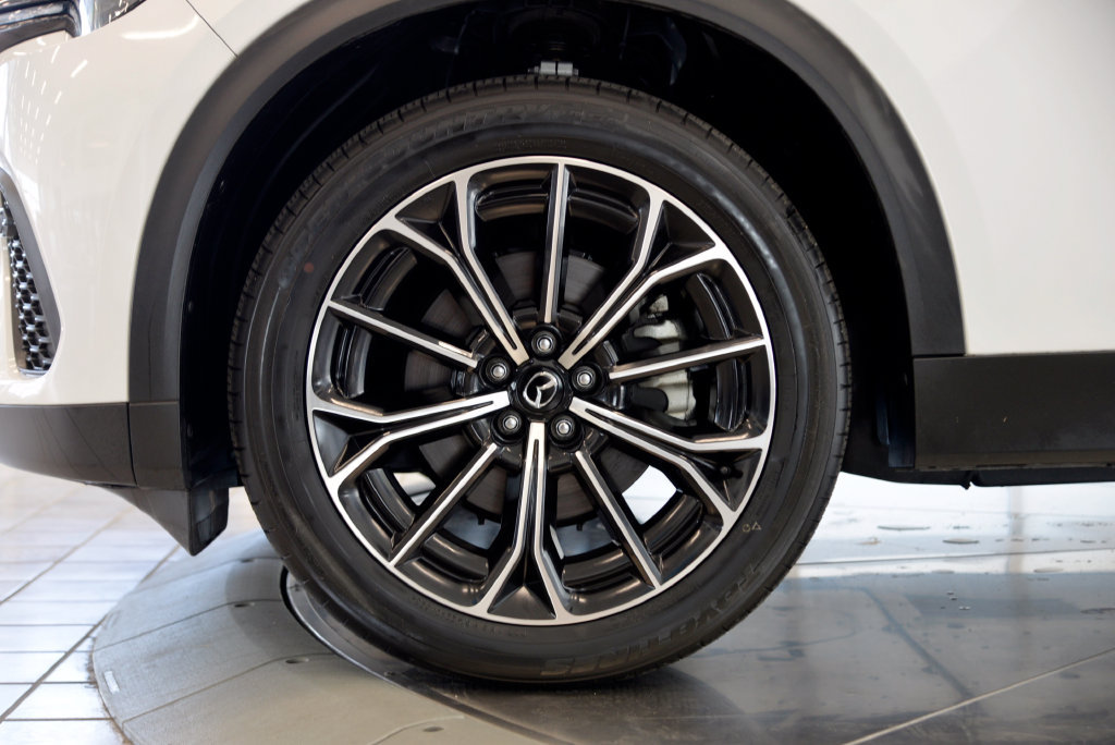 Certified 2025 MAZDA CX-70 Plug-In Hybrid w/ Premium Plus AWD/4WD image 10
