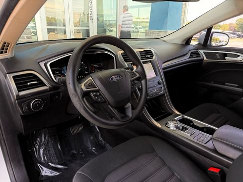 Used 2019 Ford Fusion SE FWD image 13