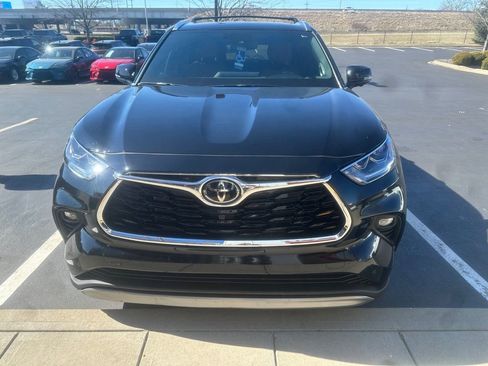 Certified 2025 Toyota Highlander Platinum AWD/4WD image 2