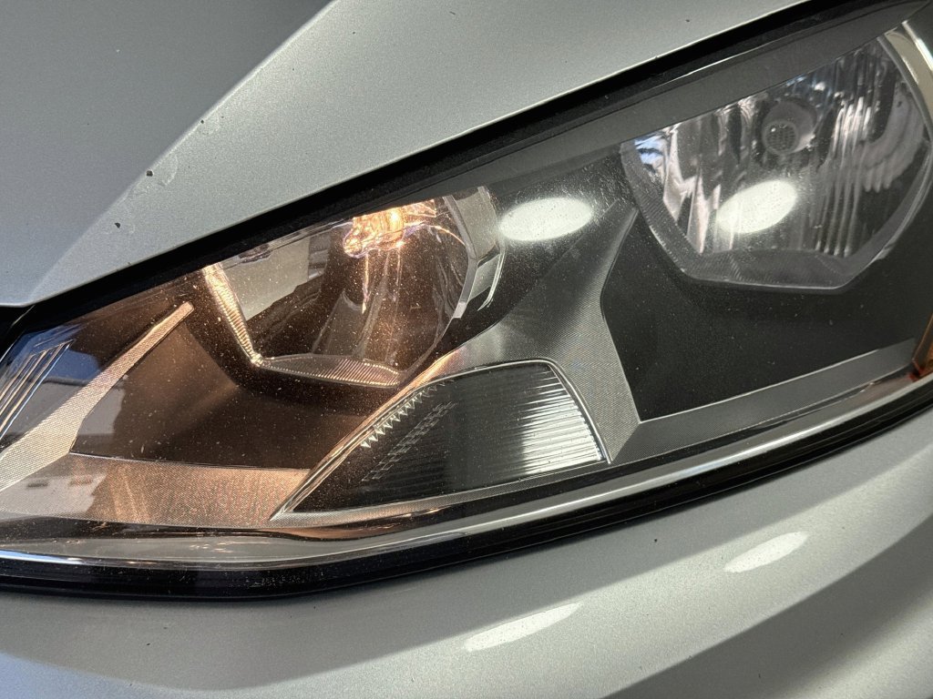 Used 2015 Volkswagen GTI SE FWD image 37