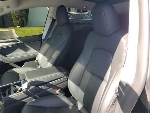 Used 2024 Tesla Model Y Performance image 18