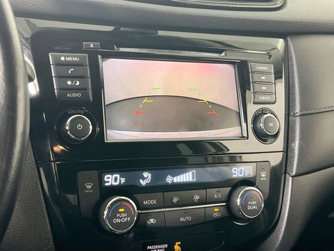 Used 2020 Nissan Rogue SV image 13