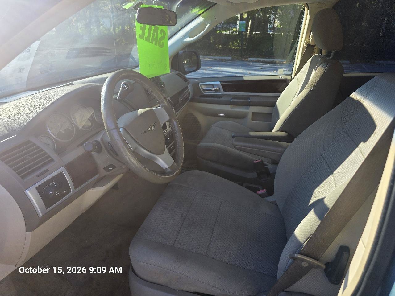 Used 2010 Chrysler Town & Country Touring FWD image 10