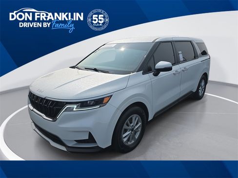 Used 2024 Kia Carnival LX image 1