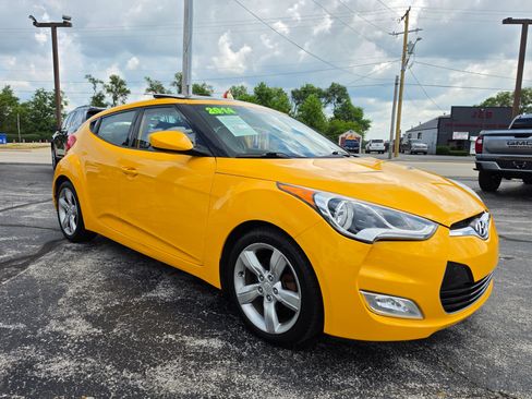 Used 2014 Hyundai Veloster w/ Style Package 02 FWD image 3