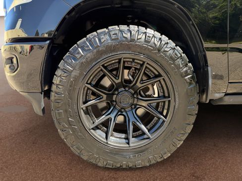 Used 2024 RAM 1500 Laramie AWD/4WD image 9