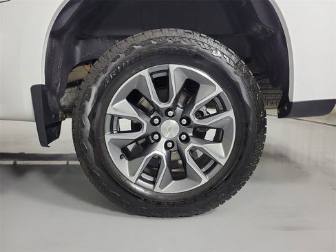 Used 2024 Chevrolet Silverado 1500 LT image 9