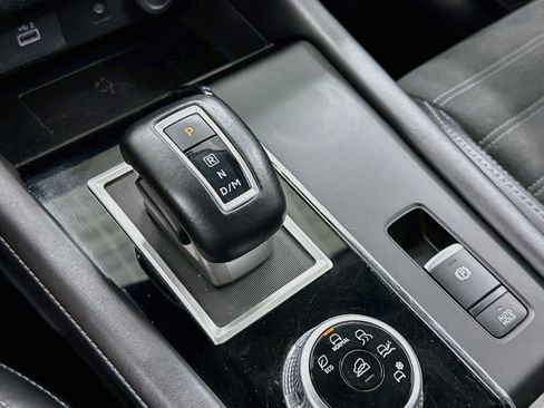 Used 2024 Mitsubishi Outlander SE FWD image 25