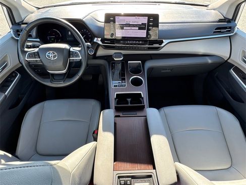 Certified 2023 Toyota Sienna XLE image 21