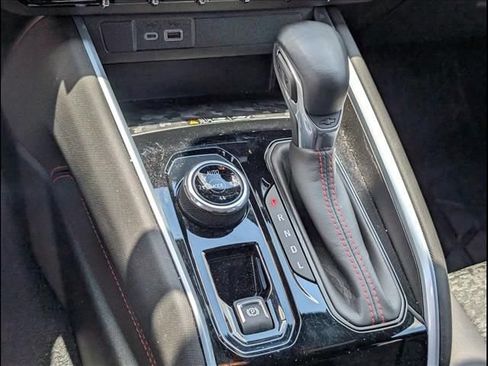 Used 2025 Chevrolet Colorado Z71 AWD/4WD image 13