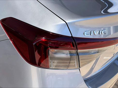 Used 2025 Honda Civic Sport image 28