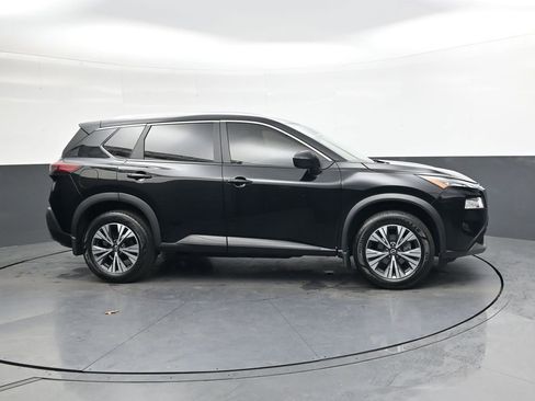 Used 2023 Nissan Rogue SV w/ SV Premium B Package image 3