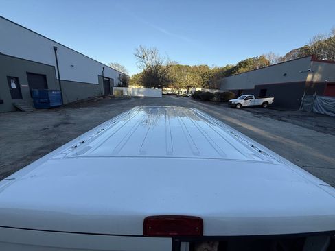 Used 2019 Nissan NV 2500 S image 12