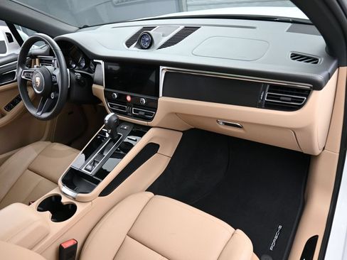 Certified 2025 Porsche Macan GTS AWD/4WD image 23