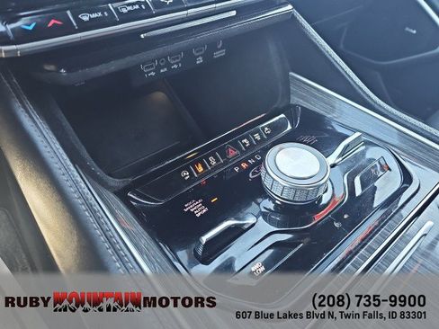 Used 2022 Jeep Wagoneer Series III w/ Premium Group I AWD/4WD image 25