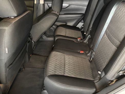 Used 2019 Nissan Rogue SV w/ Premium Package AWD/4WD image 22