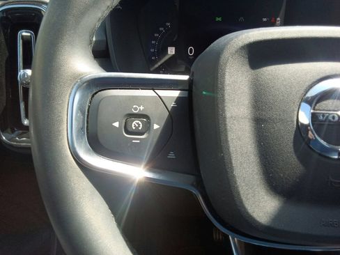 Used 2023 Volvo XC40 B5 Core AWD/4WD image 23