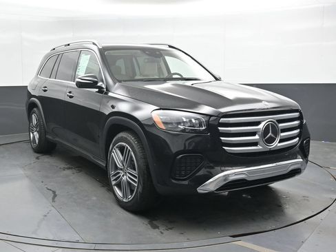 Used 2024 Mercedes-Benz GLS 450 4MATIC image 3