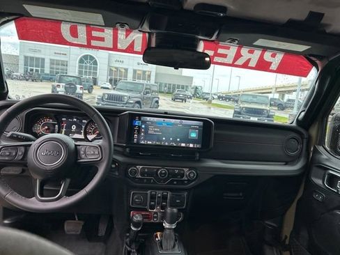 Used 2025 Jeep Gladiator Rubicon image 33