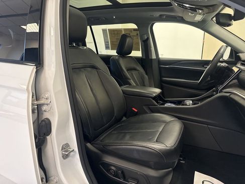 Used 2023 Jeep Grand Cherokee L Limited AWD/4WD image 33