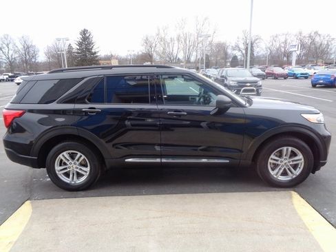 Used 2022 Ford Explorer XLT image 6