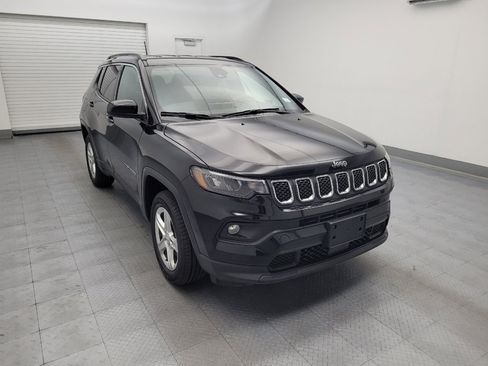 Used 2023 Jeep Compass Latitude w/ Convenience Group AWD/4WD image 13